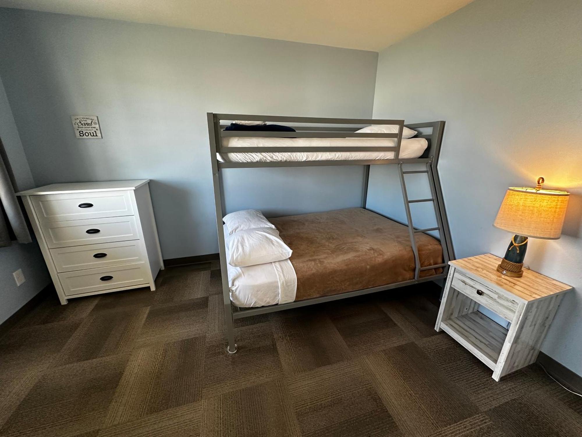 לונג ביץ' Coastal Inn And Suites חדר תמונה