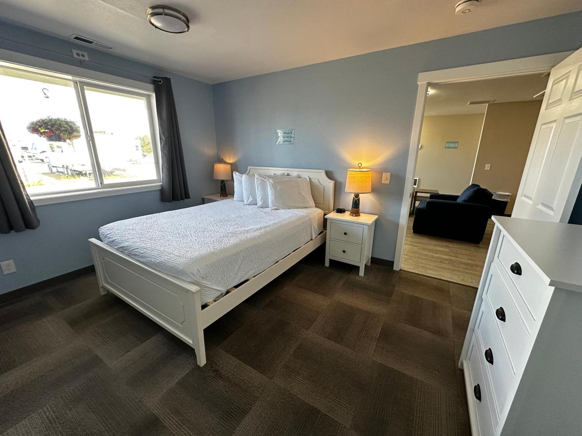 לונג ביץ' Coastal Inn And Suites מראה חיצוני תמונה
